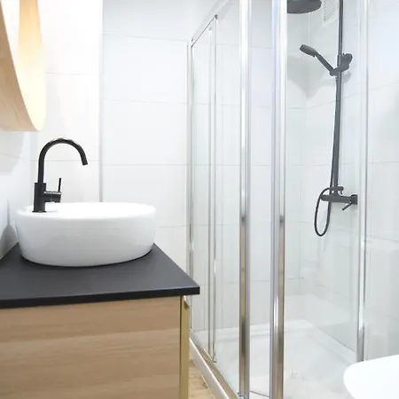 Near The -3bed -2bath -wifi דירה *